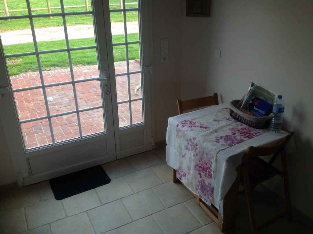 Le Saint Aubin- Maison D Hotes Dans Ce Monastere Du 16 Siecle Amfreville-la-Campagne Εξωτερικό φωτογραφία